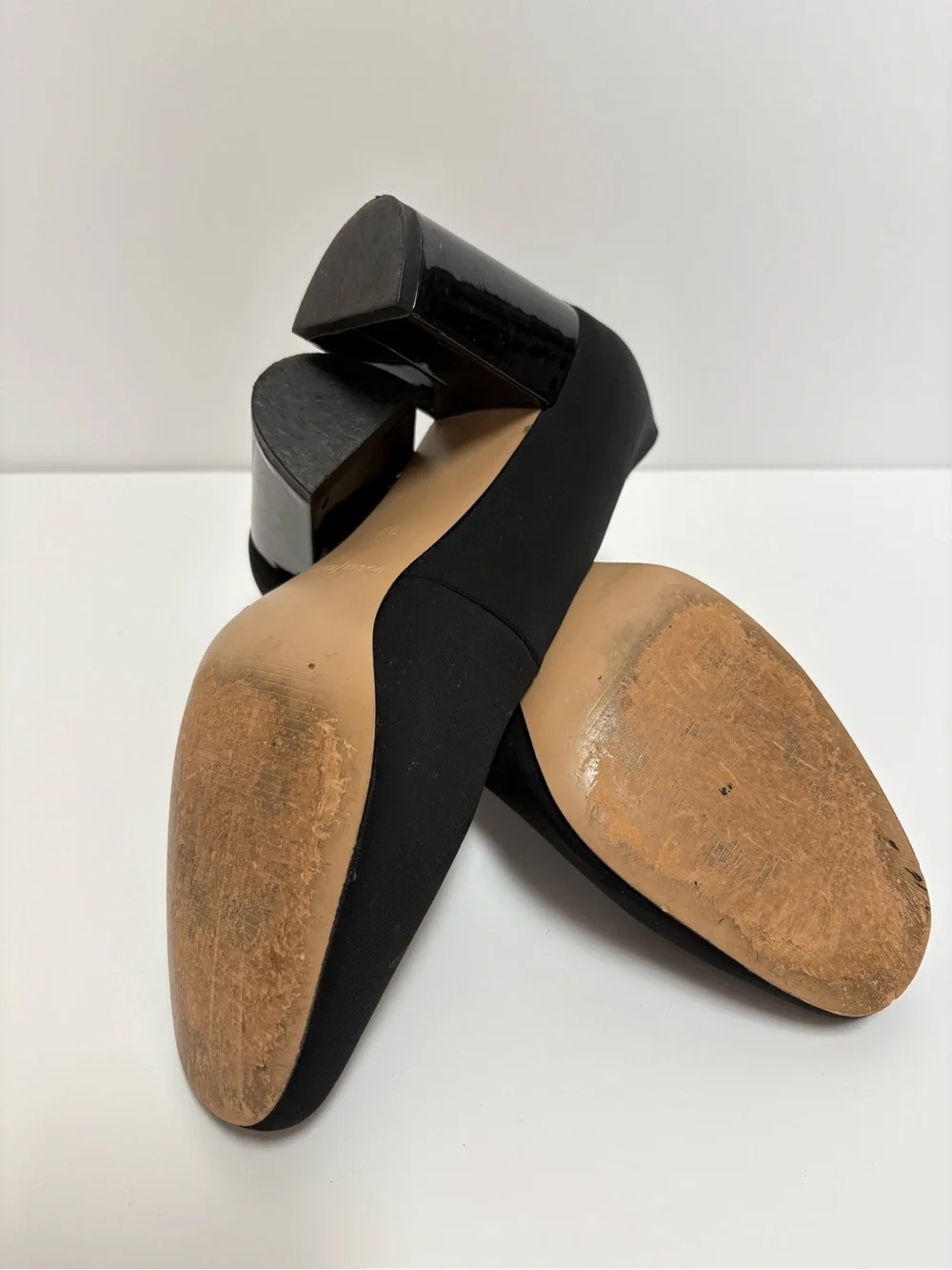 Donald J. Pliner Black Rounded Toe Mid-Heel Pumps 9M